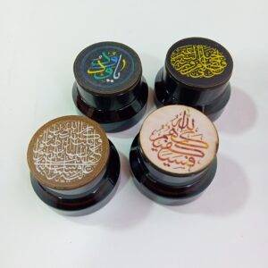 محبرة زجاجية لون أسود بعبارة خطية